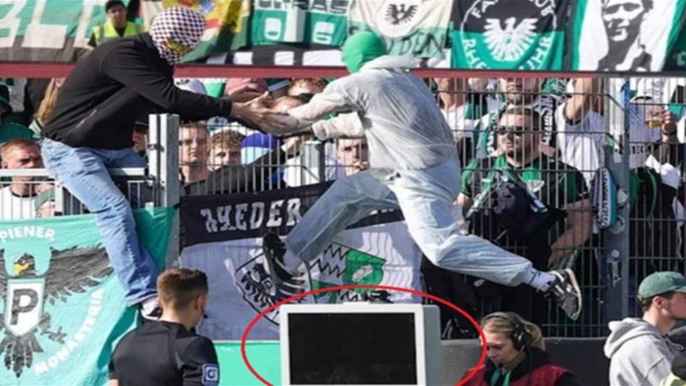 اتجه الحكم لمراجعة "الفار" فوجد الشاشة سوداء