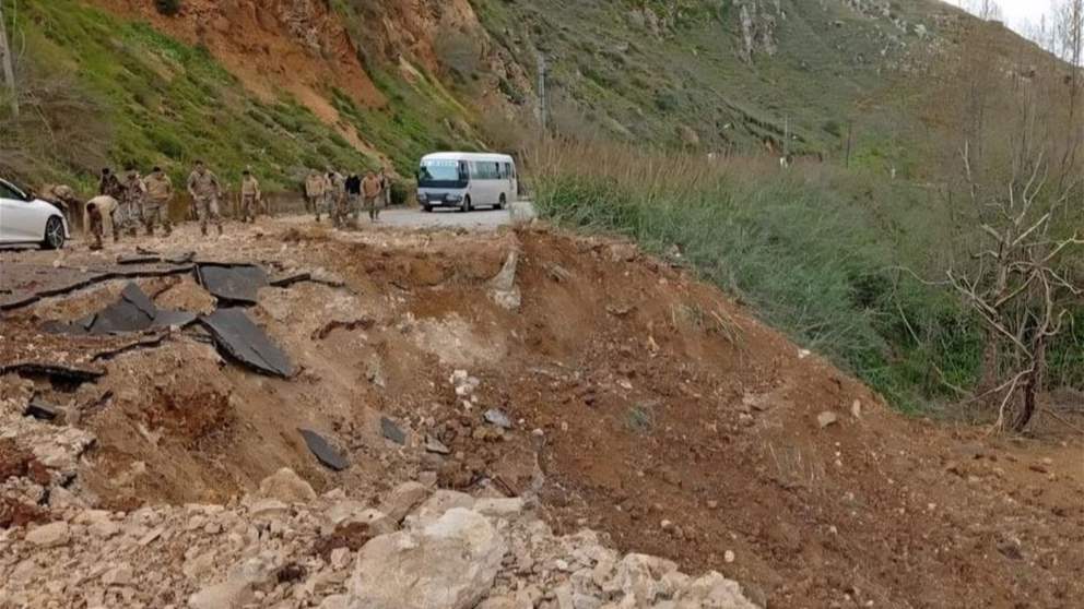 غارة إسرائيلية تقطع طريق الخردلي  (فيديو)