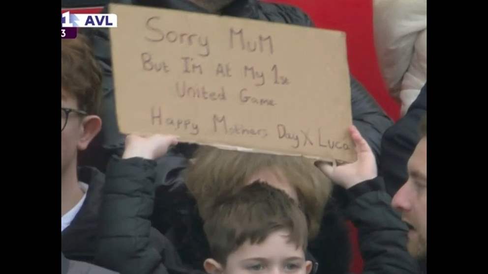 رسالة طريفة تخطف الأضواء في فوز مانشستر يونايتد على أستون فيلا