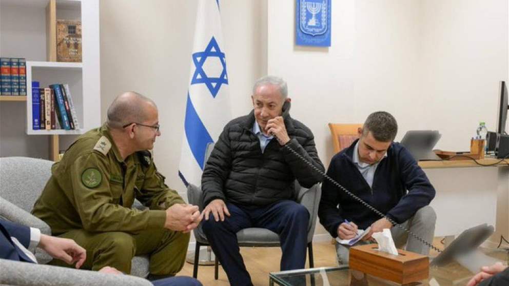 مكتب نتنياهو ينشر صورة له وهو يصدق على عمليات الاغتيال في إيران