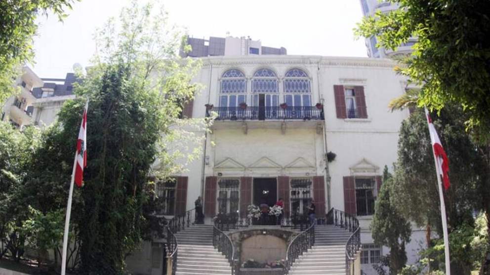 لبنان يطرد السفير الإيراني (صورة)