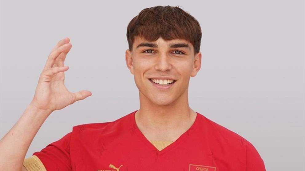 فيديو - هدف من منتصف الميدان يهزّ الشباك الإنجليزية 