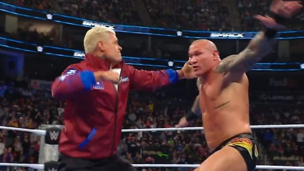 فيديو - عرض "سماكداون" يشهد اشتباكا بين رودز وأورتن