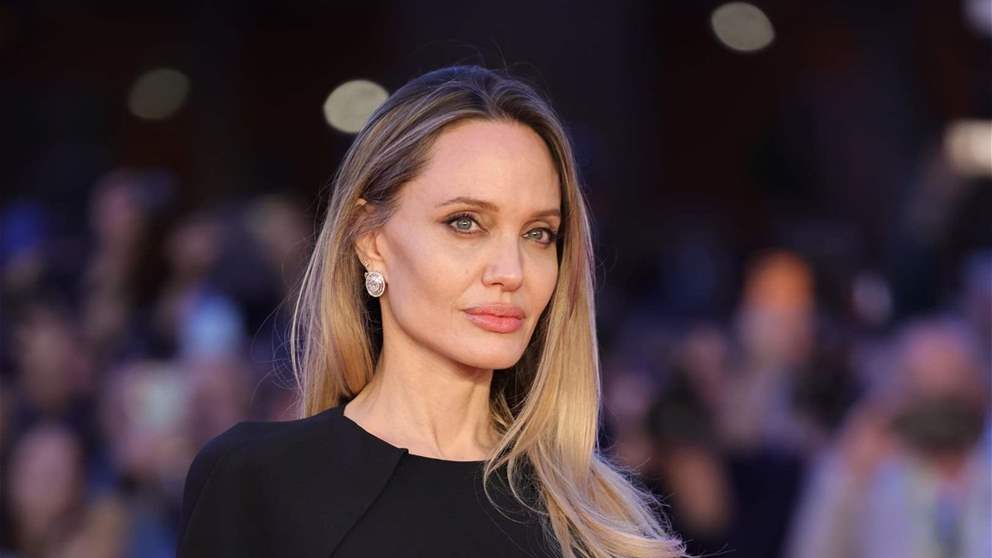 ملامح أنجلينا جولي في عرض Tom Ford تثير الجدل 