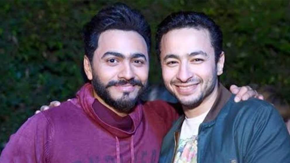 صلح علني بين تامر حسني وحمادة هلال يشعل التفاعل