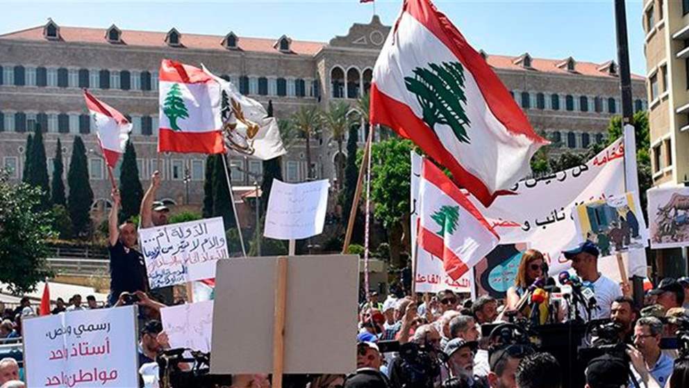 في ظل الأوضاع المعيشية المتدهورة وتجاهل الحكومة.. روابط العاملين: لن نقف مكتوفي الأيدي