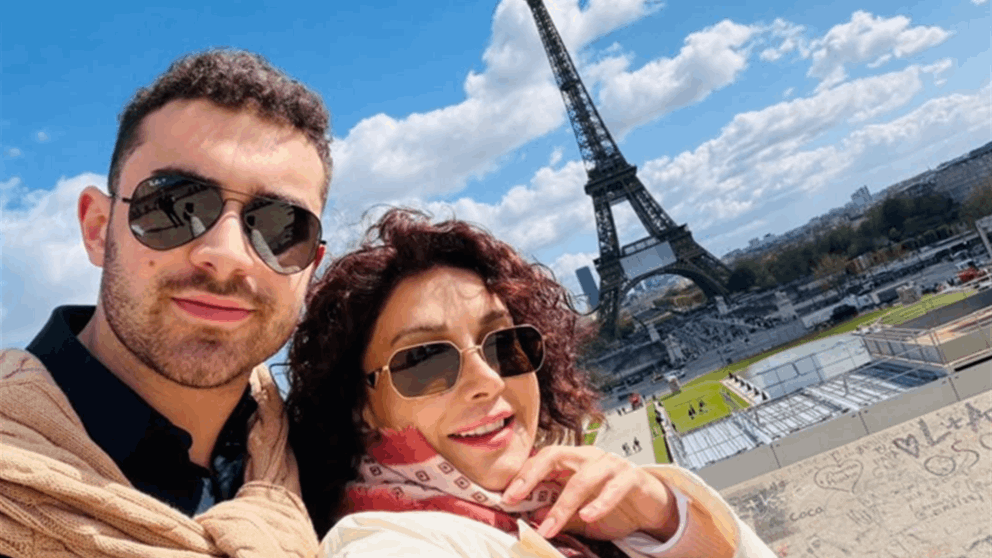 كاريس بشار تخطف الأنظار في باريس بلقطات عفوية مع ابنها