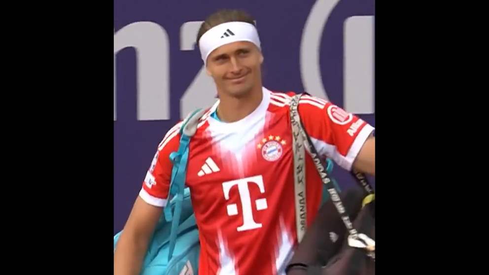 فيديو - زفيريف يرتدي قميص بايرن ميونيخ في دورة ميونيخ للتنس 