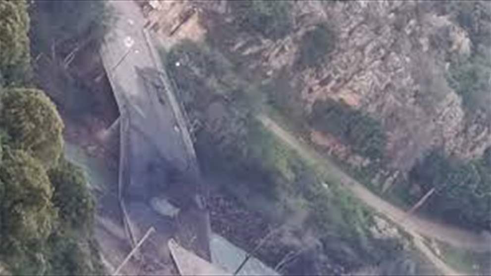 بالفيديو - إنشاء جسر مؤقت فوق مجرى نهر طيرفلسه 