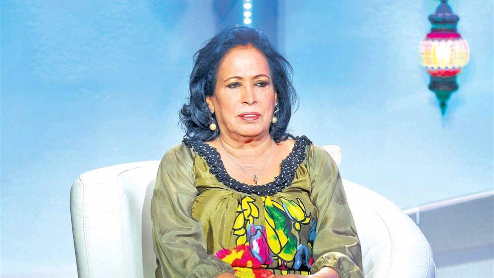 حشود كبيرة من الكويتيين تودّع سيدة الشاشة الخليجية حياة الفهد 