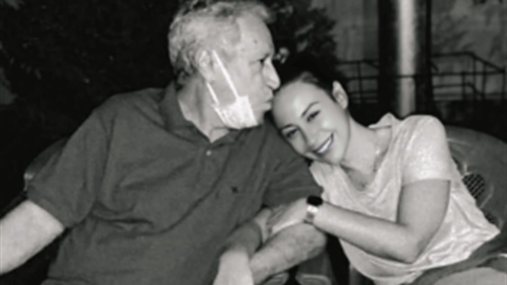 زوج منة شلبي يساندها في عزاء والدها وحضور واسع من النجوم لليوم الثالث