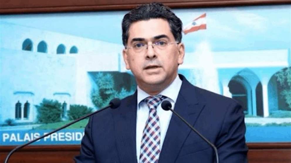 وزير الاعلام  يتلو مقررات جلسة مجلس الوزراء