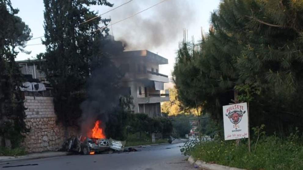 بالصورة.. السيارة المستهدفة في النبطية 