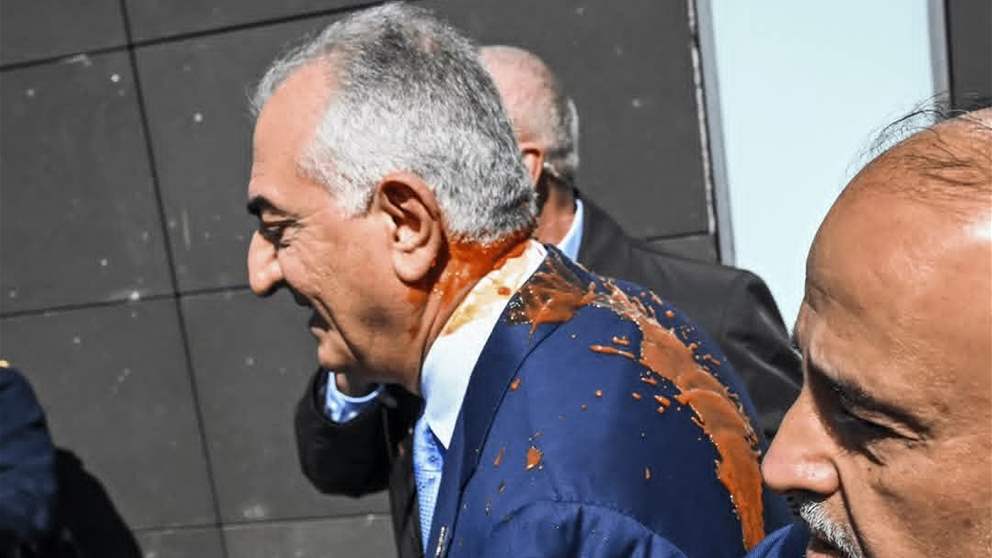 هجوم بـ"سائل أحمر" على بهلوي.. ماذا حدث؟