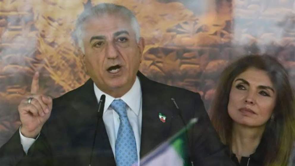 إبن شاه ايران السابق في صندوقة زجاجية (شاهد الفيديو) 