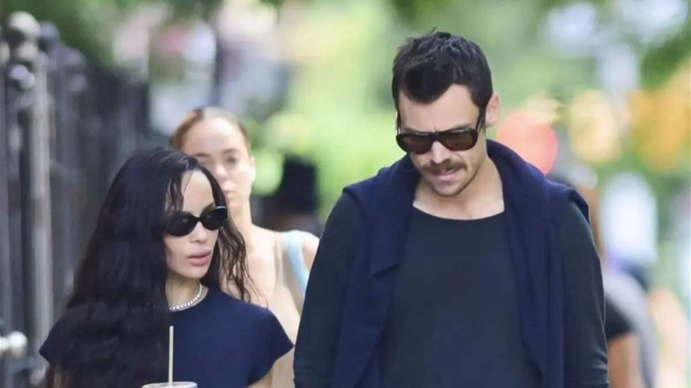 هاري ستايلز وزوي كرافيتز يشعلان الجدل بأنباء خطوبة سرية