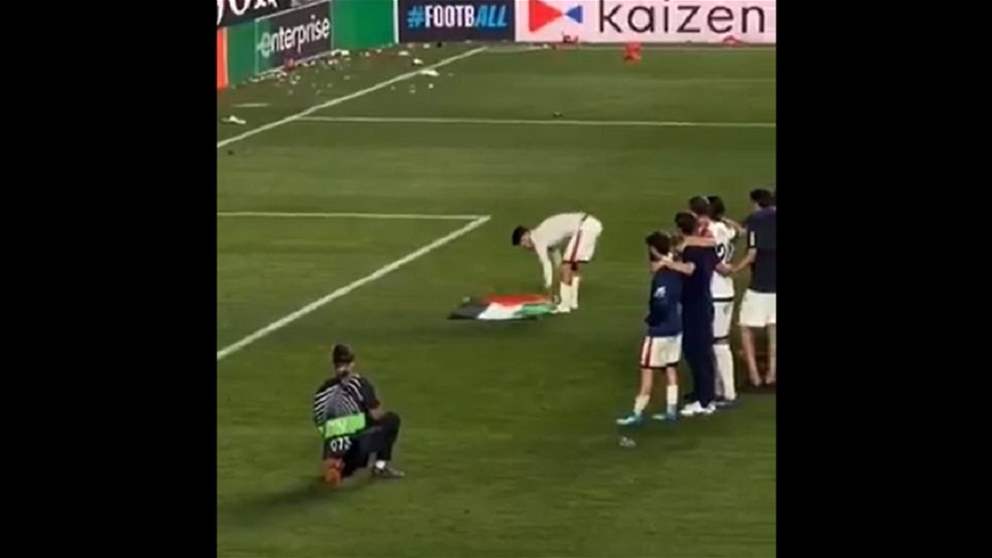 فيديو - لاعبو فاييكانو يحتفون بالنصر مع علم فلسطين