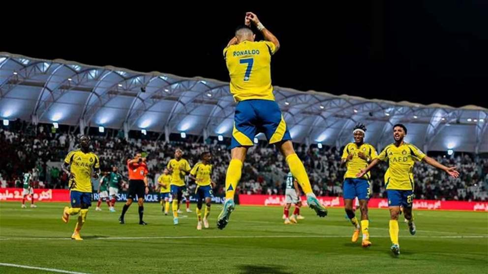 فيديو - رونالدو يعلم طفلًا احتفالية "Calma" 