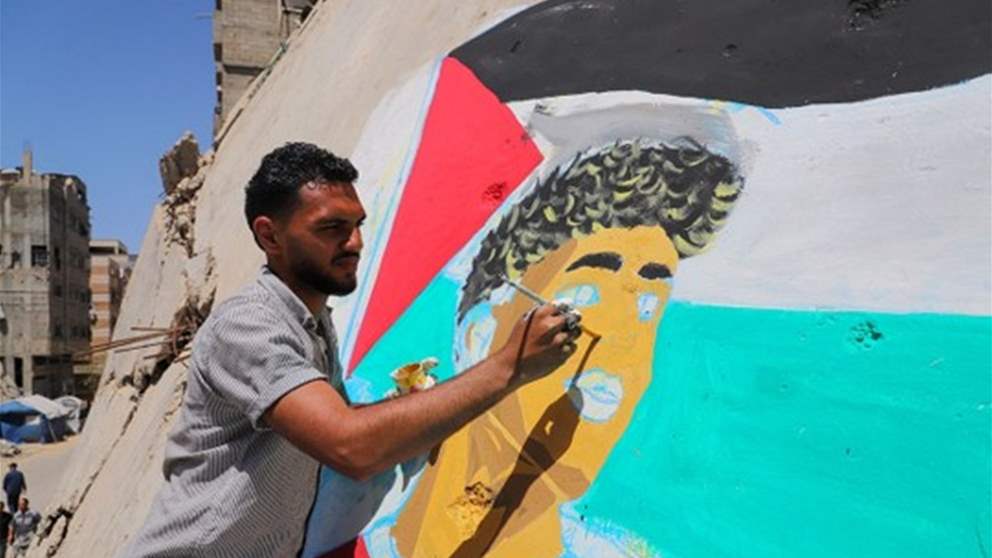 فيديو - رئيس الوزراء الإسباني يدافع عن يامال وجدارية له في غزة 