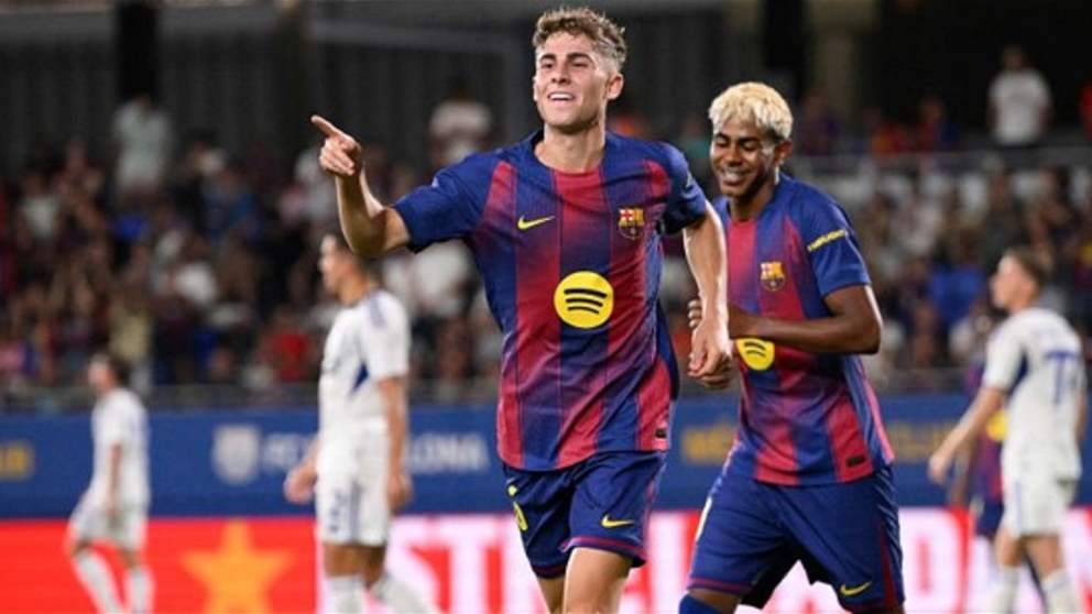 نجم برشلونة يسخر من رئيس ريال مدريد