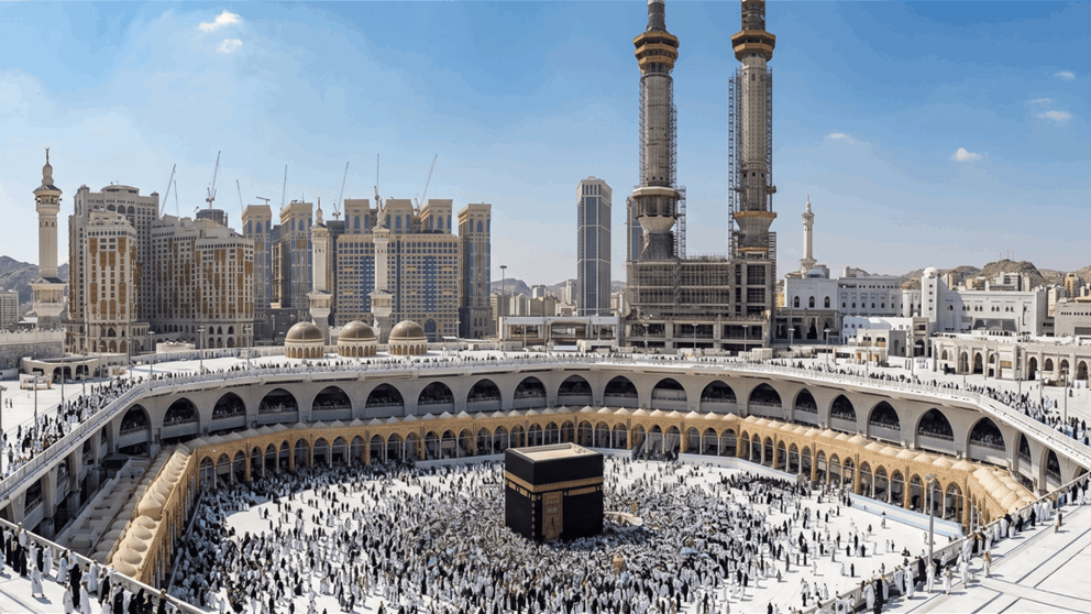 بالفيديو - توافد الحجاج إلى صعيد عرفات