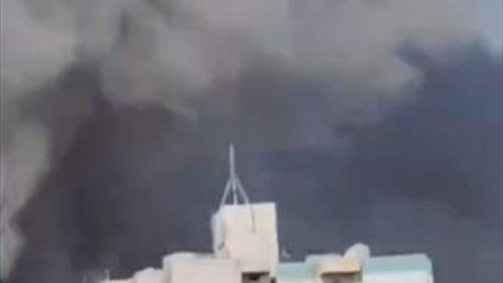 بالفيديو - مشهد مرعب للغارات على صور 