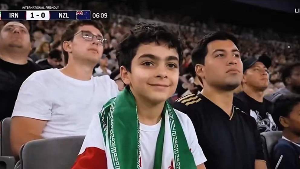 فيديو - المنتخب الإيراني يستعيد ضحايا ميناب في افتتاح المونديال 