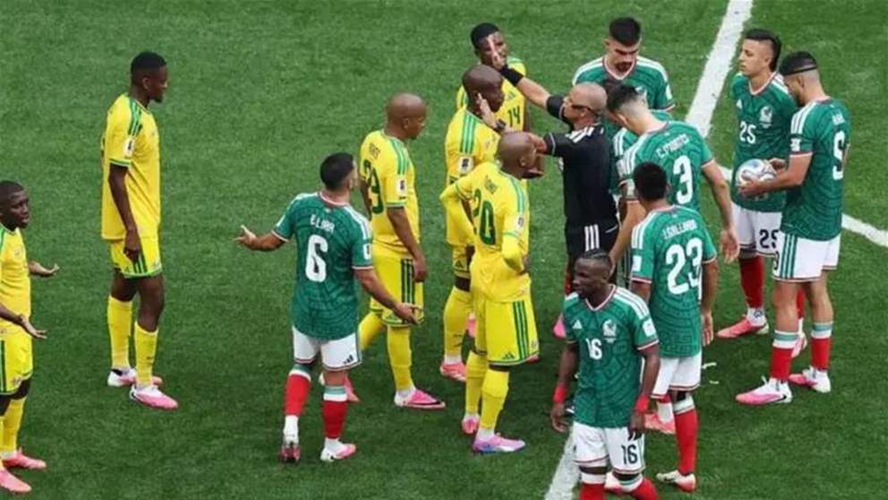أحذية اللاعبين الوردية تثير الجدل في افتتاح كأس العالم والسبب؟