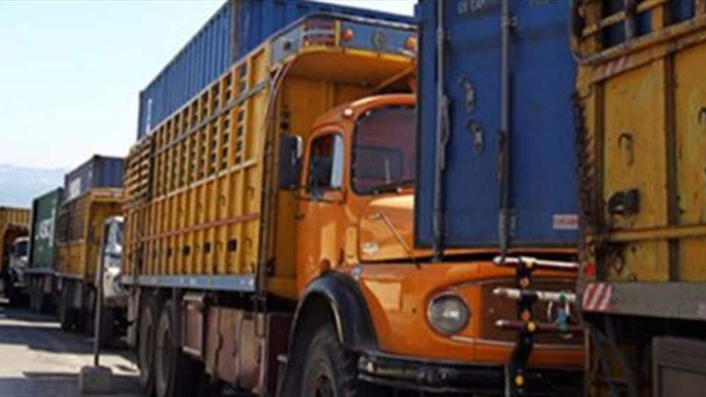 بلدة لبنانية تفرض قيوداً على الشاحنات
