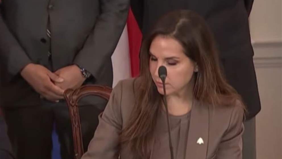 لحظة توقيع اطار عمل مشترك بين لبنان واسرائيل