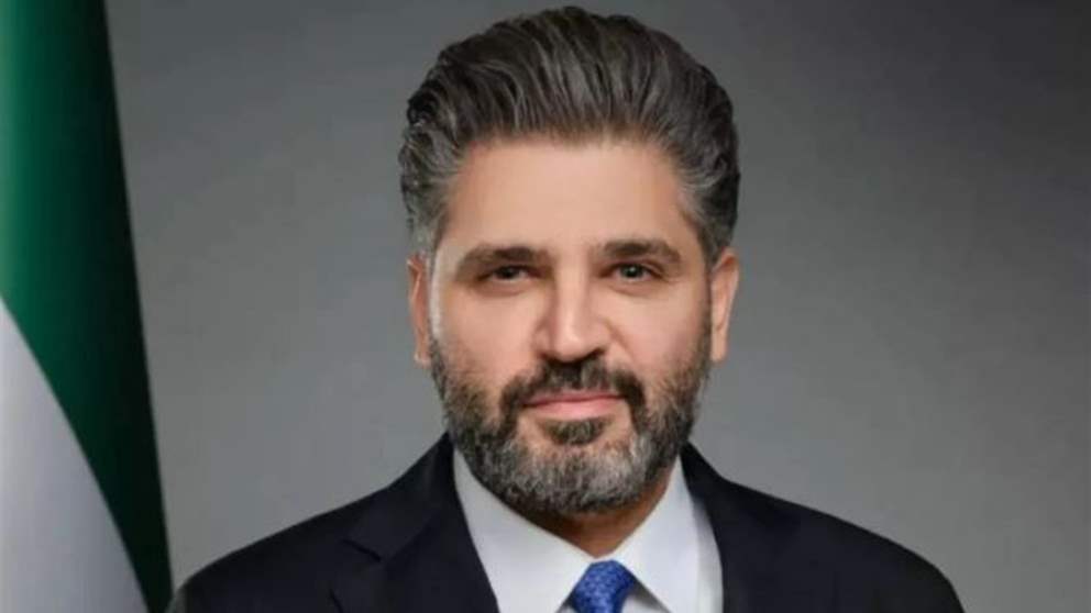 "مادح نظام البراميل".. لا يصعد المسرح (شاهد الفيديو)
