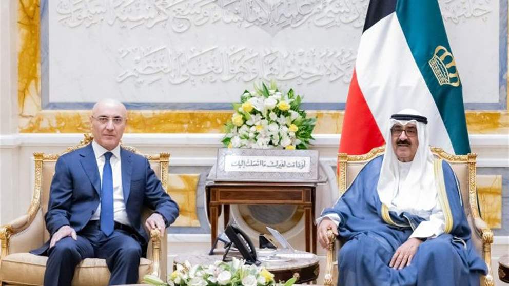 أمير الكويت يستقبل وزير الداخلية أحمد الحجار 