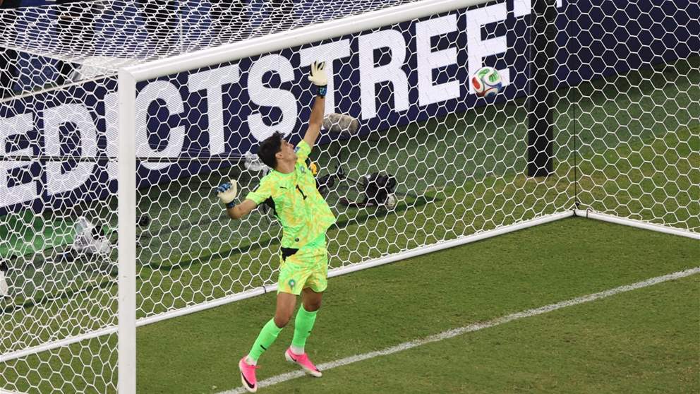 حارس منتخب المغرب يدخل التاريخ! 