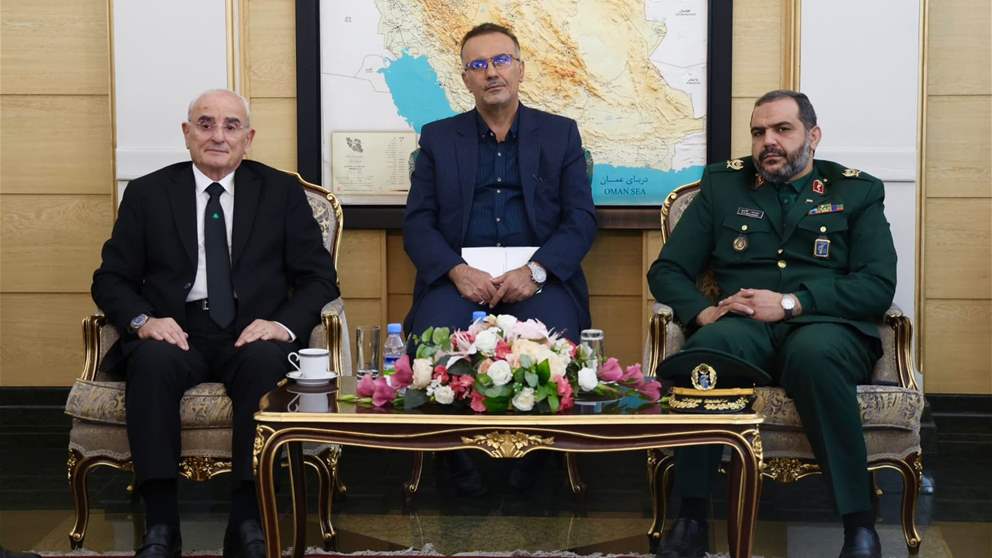 وزير الدفاع اللبناني يشارك في تشييع خامنئي 