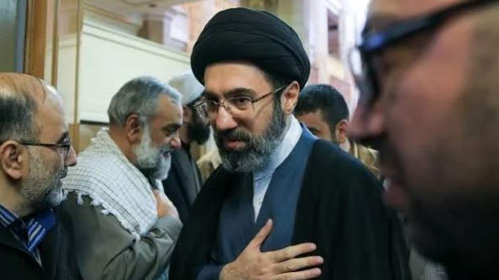 هل يحضر مجتبى خامنئي مراسم دفن والده؟