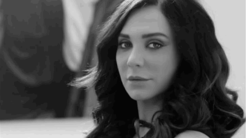 سلاف فواخرجي تستذكر والدتها برسالة مؤثرة وتنشر صورًا عائلية نادرة للمرة الأولى