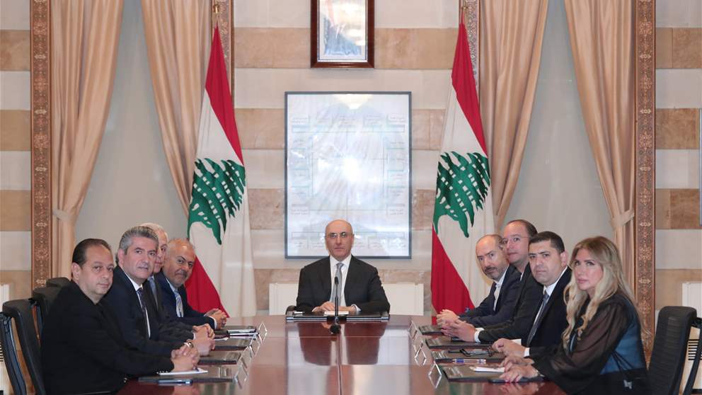 الحجار يتابع مع المحافظين أوضاع العائدين والنازحين 