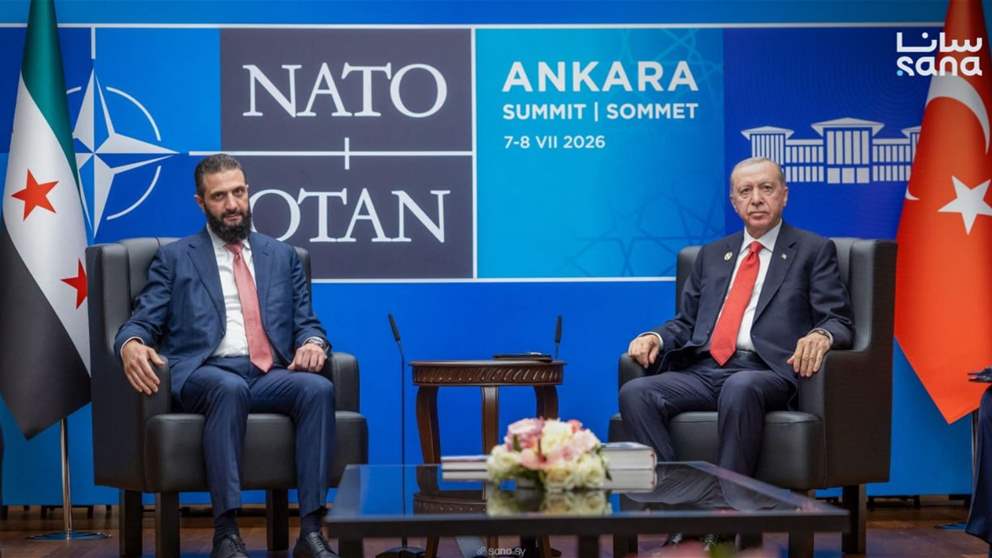 الرئيس السوري أحمد الشرع يلتقي الرئيس التركي رجب طيب أردوغان في مقر انعقاد قمة حلف شمال الأطلسي "الناتو" في العاصمة التركية أنقرة