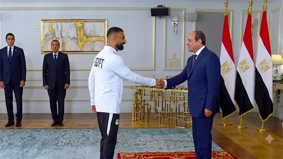 بالفيديو - السيسي لمحمد صلاح: "متزعلش مني"!
