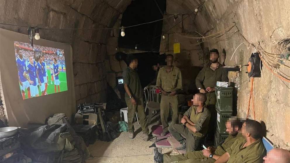 بالصورة - جنود إسرائيليون يتابعون المونديال من قلعة الشقيف
