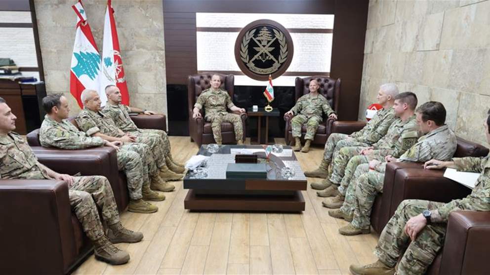 قائد الجيش استقبل  قائد العمليات الخاصة في القيادة المركزية الأميركية وتناول البحث خلال اللقاء عددًا من المواضيع العسكرية ذات الاهتمام المشترك وسبل تعزيز التعاون والتنسيق بين الجانبين