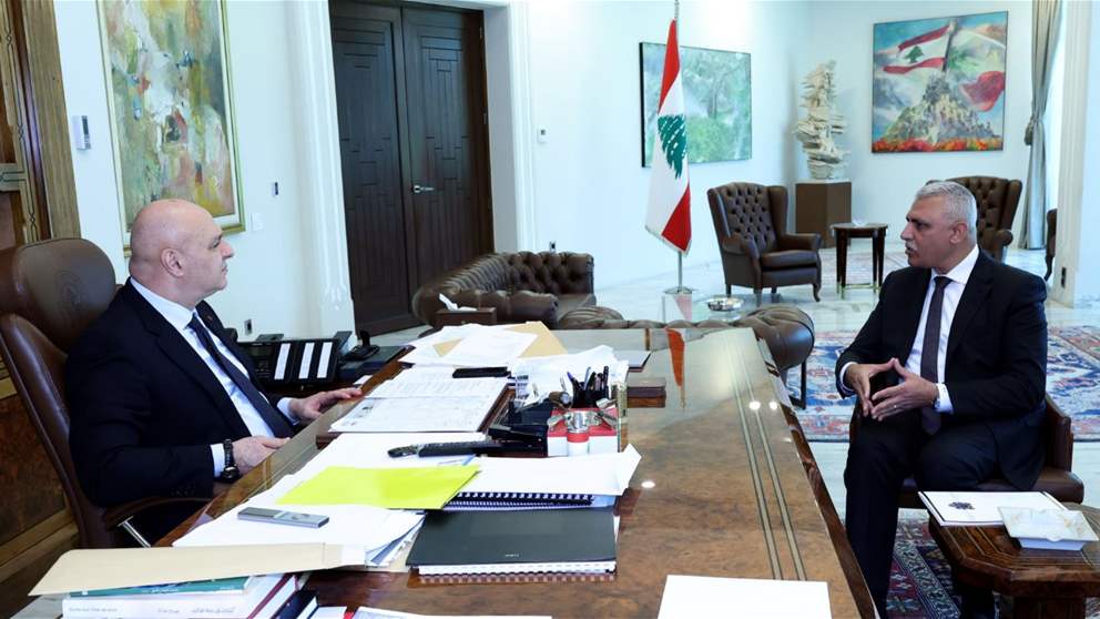 الرئيس عون عرض مع المدير العام للامن العام اللواء حسن شقير الأوضاع الأمنية في البلاد وعمل المديرية اضافة إلى حركة المعابر البرية والبحرية والجوية والإجراءات المتخذة لتسهل حركة التنقل عبرها
