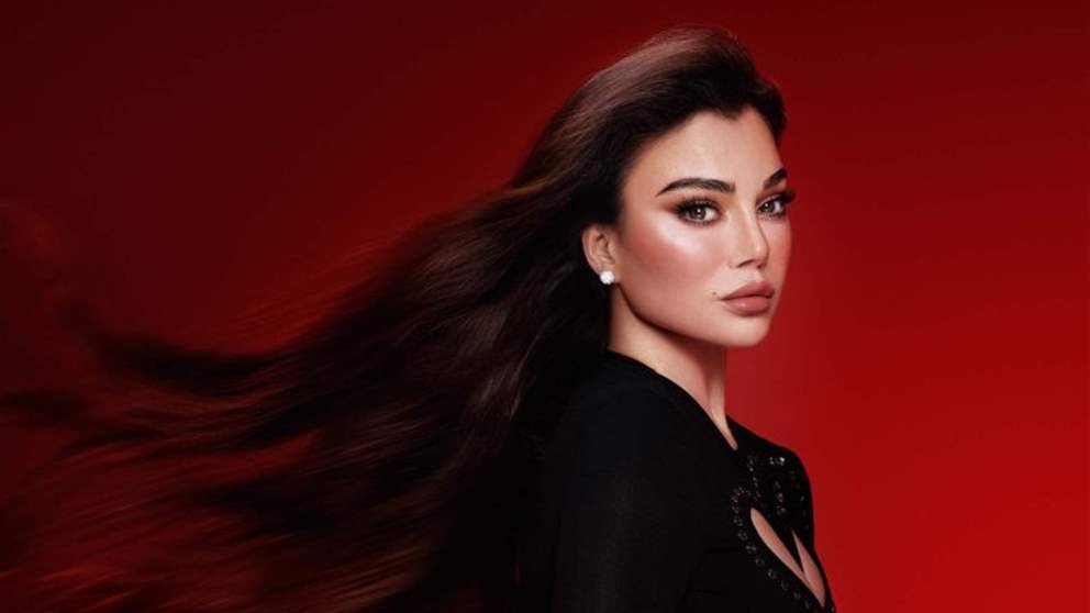 معجب هيفاء وهبي يخرج عن صمته بعد انهياره أمامها ويكشف أمنيته