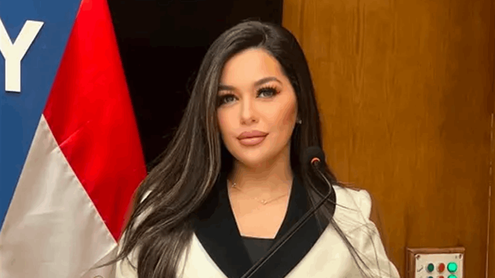 نجاة الإعلامية خلود زهران وابنتها من الغرق في الساحل الشمالي