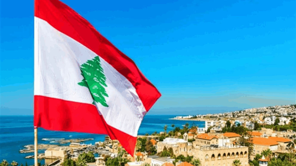 الجلوس خلال النشيد الوطني.. جريمة؟ 