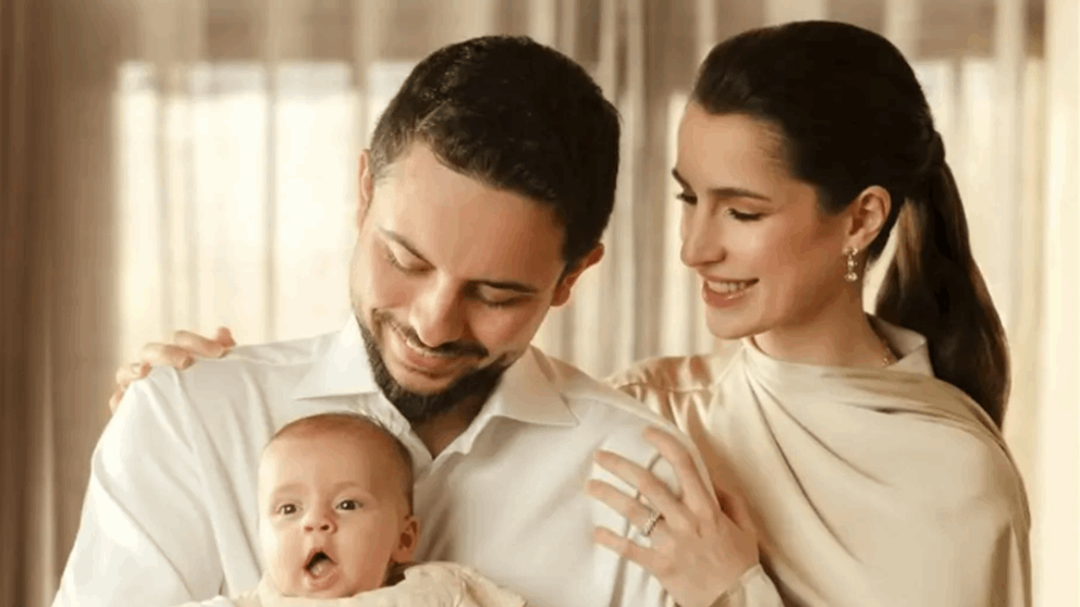 بصورة عفوية ورسالة من القلب.. الأمير الحسين يحتفل بعيد ميلاد ابنته إيمان الثاني