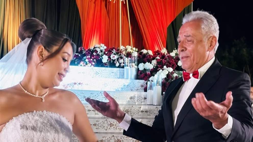 محمود حميدة يحتفل بزفاف ابنته أمنية ويرقص معها على أنغام «يا بتاع التفاح»