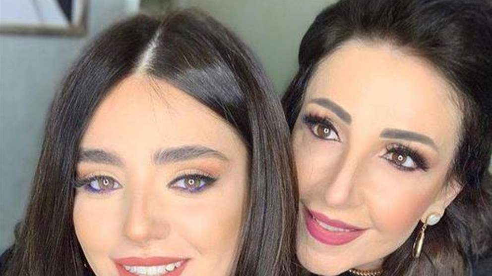 ابنة وفاء موصللي تفاجئ الجمهور بالغناء.. ووالدتها تعلق بفخر