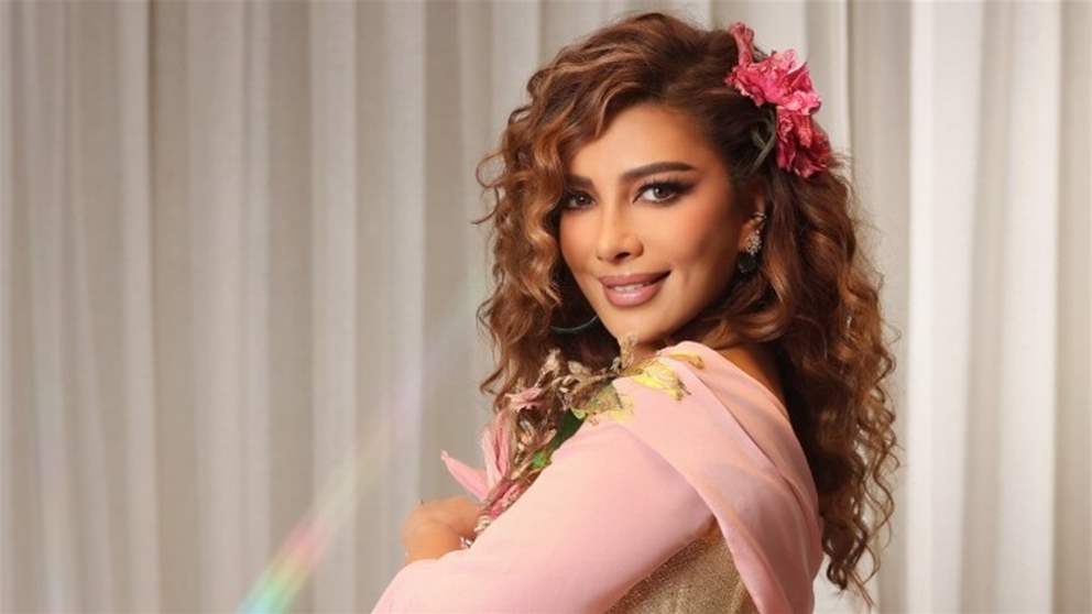 أصالة نصري تشوّق جمهورها لعودتها إلى سوريا بعد 15 عامًا