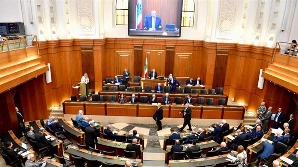 انسحابات متتالية من جلسة العفو.. ما علاقة وزير الدفاع؟ 